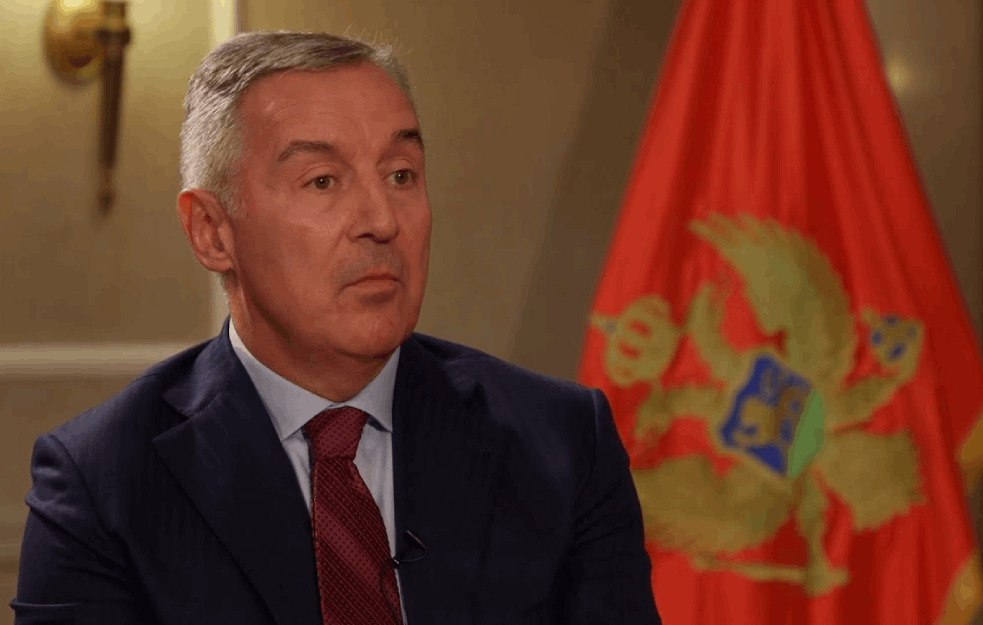 AMERIKA I CIA DOZVOLJAVALE MILU DA ŠVERCUJE DUVAN: Bivši ambasador <span style='color:red;'><b>Montgomeri</b></span> otkrio kako je Vašington štitio ĐUKANOVIĆA! 